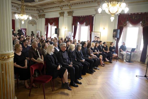 Zagreb: Održana komemoracija za filmskog redatelja Zrinka Ogrestu