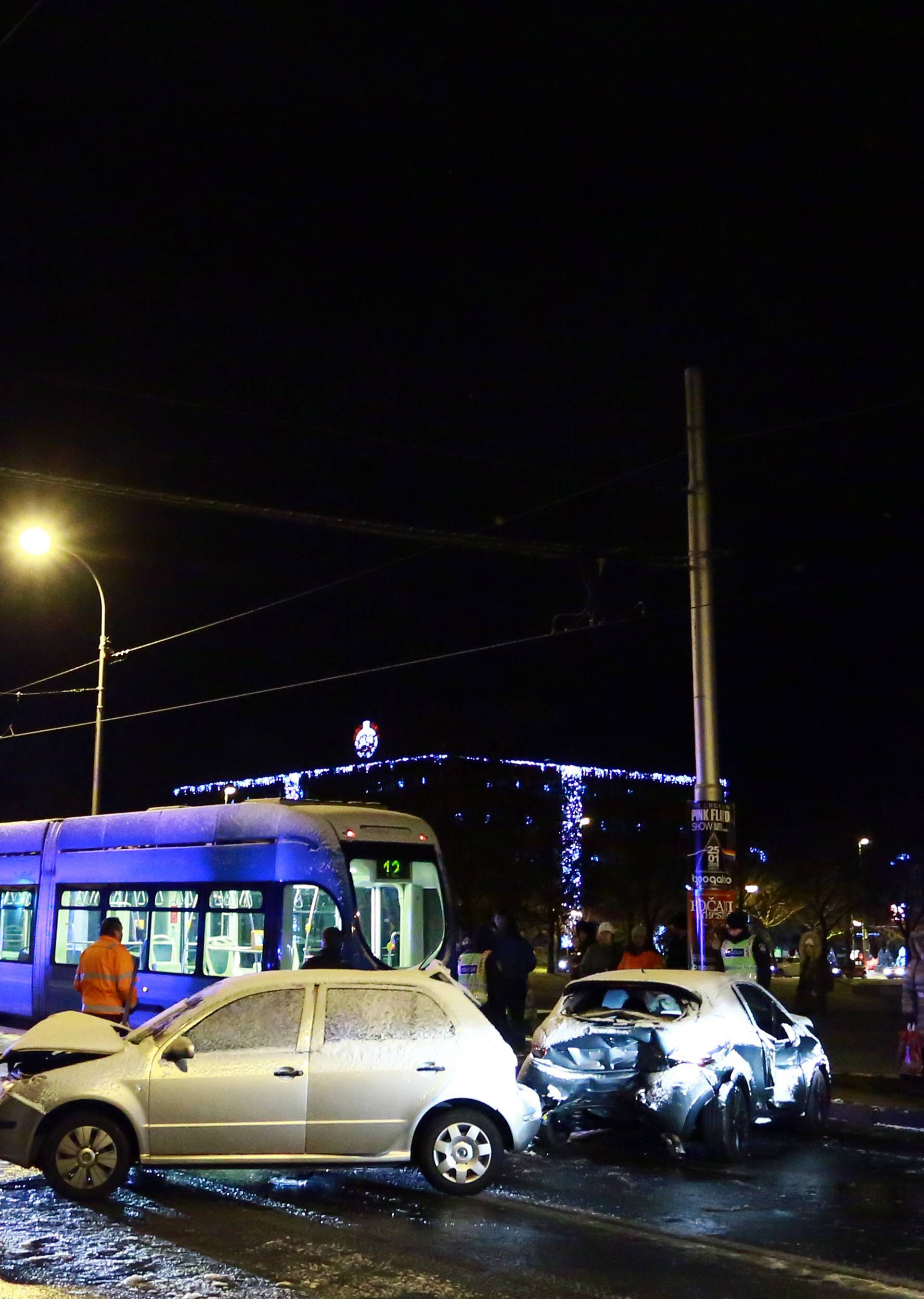 Zagreb: Sudarili se dva tramvaja i dva automobila kod Ravnica