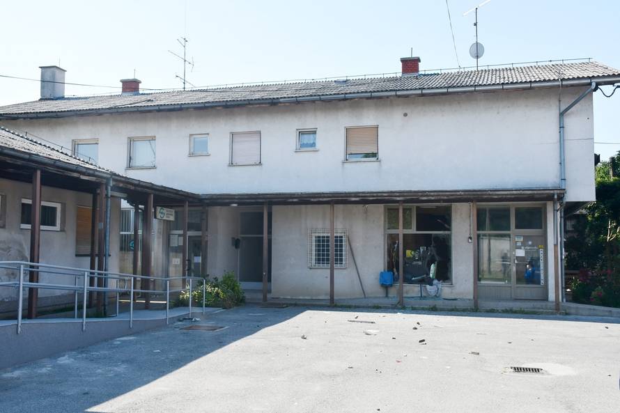 Lekenik: Nepoznati počinitelj tijekom noći raznio bankomat u zgradi OTP banke