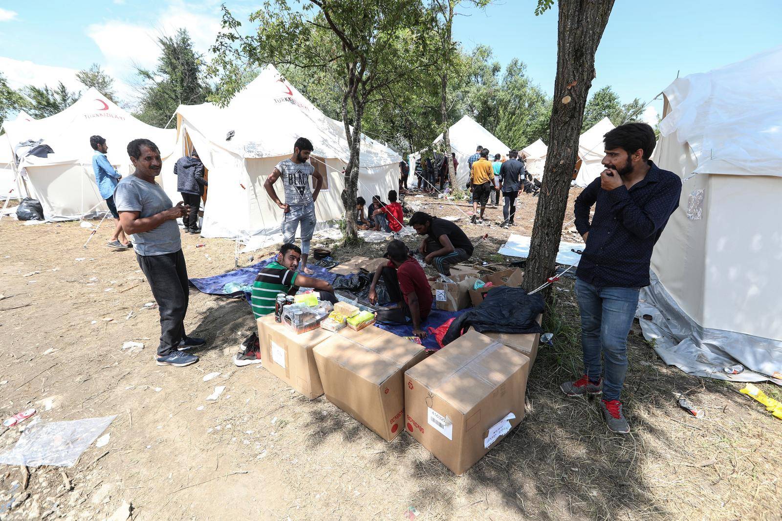 Migranti u Vučjaku: 'Nemamo hrane, liječnika, čak ni toalet'
