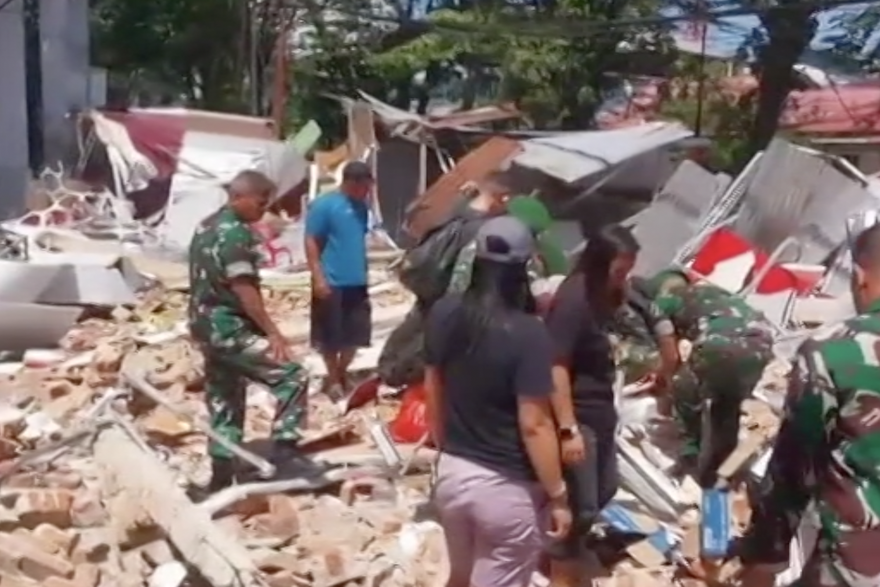 Pre&zcaron;ivjeli prepri&ccaron;ava kako se tresao nakon potresa magnitude 7,6 u Indoneziji