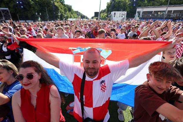 Berlin: Očaj i tuga na licima hrvatskih navijača u fan zoni za vrijeme utakmice između Hrvatske i Španjolske