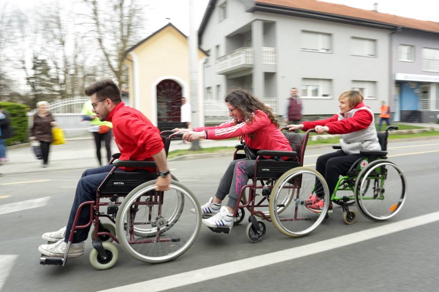 Prevarili ih: Dobili ovrhu zbog struje, a imaju jednu žarulju...