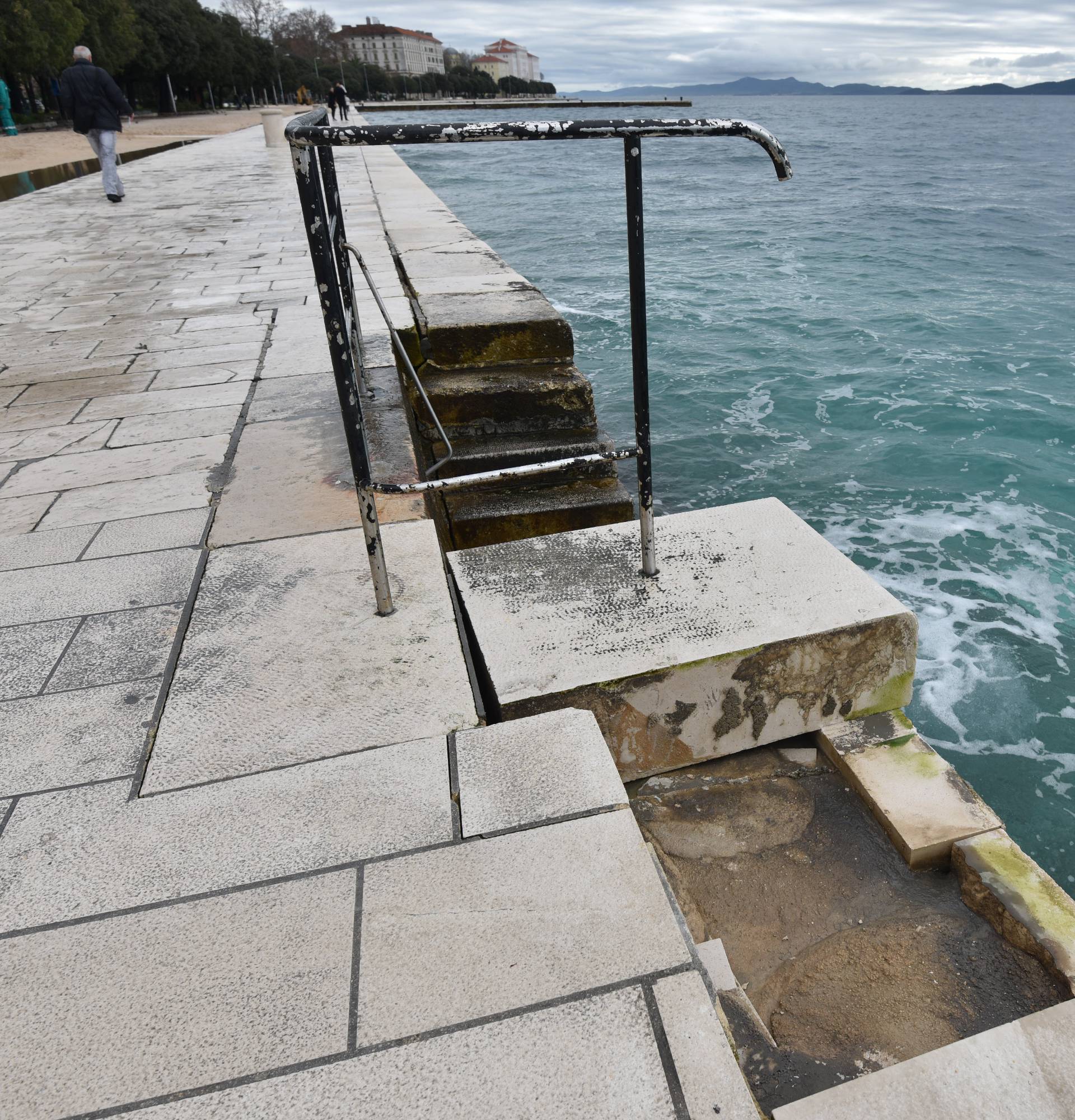 Oštećene su Morske orgulje: Valovi izbacili kamene blokove