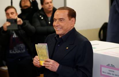 Izbori u Italiji: Berlusconi vodi u koaliciji s desnim centrom