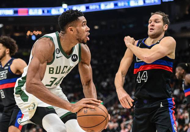 NBA: Detroit Pistons at Milwaukee Bucks