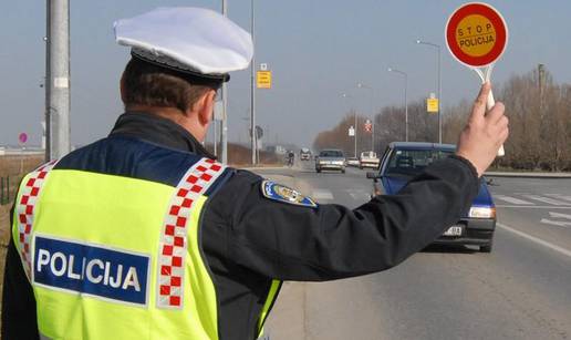 Koji biser! Istekla mu vozačka pa je rukom prepravio datum