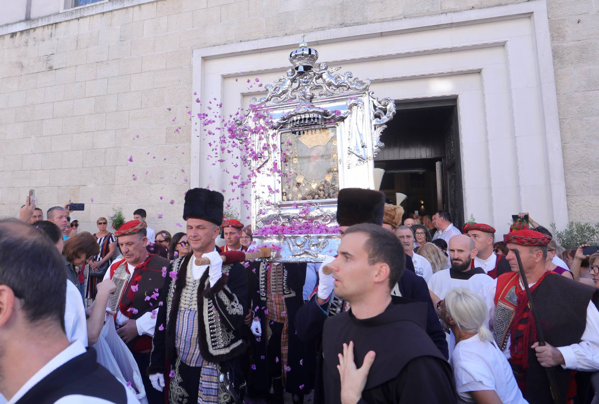 Sinj: Procesija i misa povodom blagdana Velike Gospe