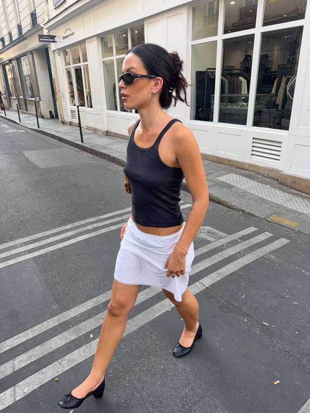 FOTO Sve nosi bez grudnjaka! Australka Eliza je cijela prirodna, kaže da voli slobodu