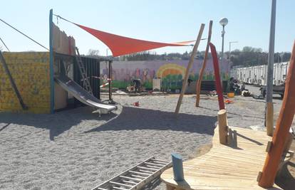 Igralište gradili i mali volonteri: Dječji smijeh se vraća u Petrinju