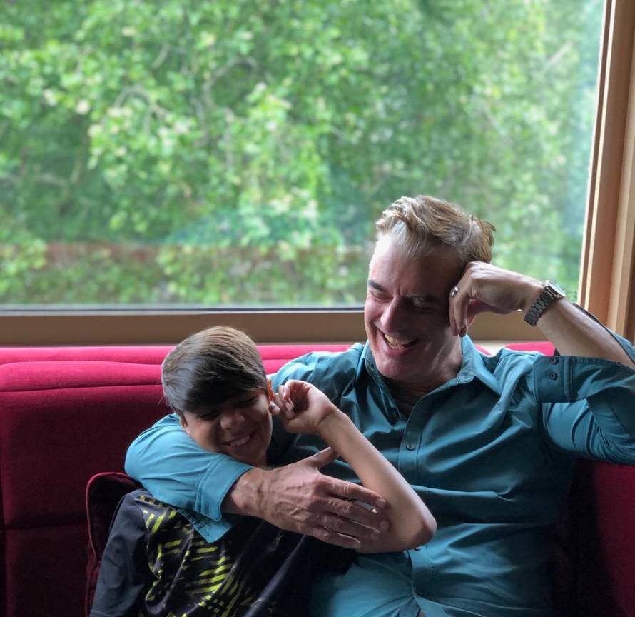 'Faca' obrijao glavu, javila mu se i Carrie: Ma trebao si i prije