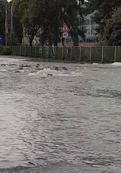 VIDEO Ovako je počela poplava na Trešnjevci: 'Čuo sam prasak, voda je šikljala 4 metra u zrak!'