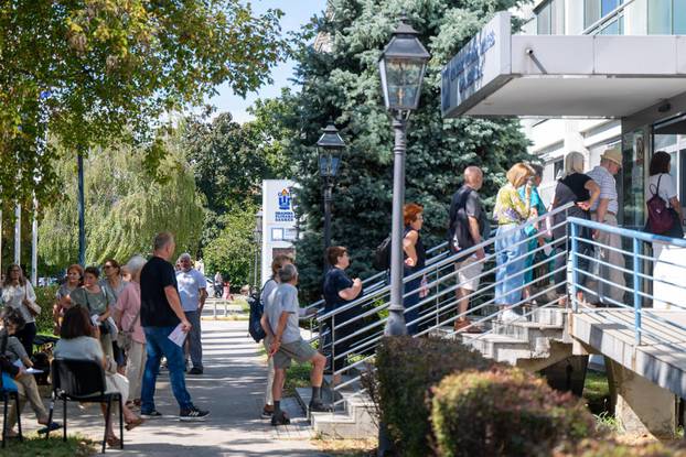 Zagreb: Gužva ispred Gradske plinare Zagreb