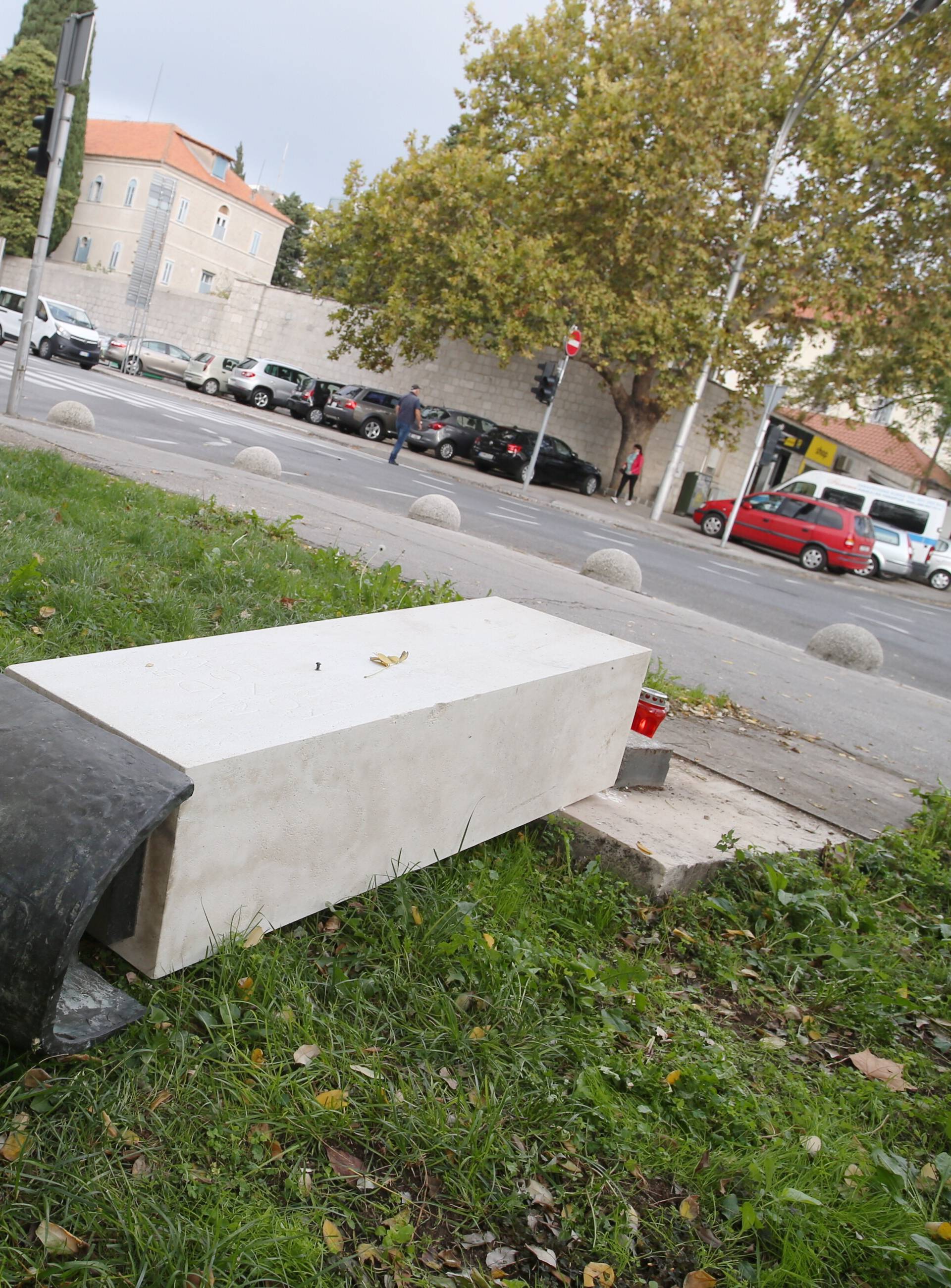 Split: SruÅ¡en spomenik Radi KonÄaru na BaÄvicama