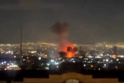 Razorena zgrada u kojoj se bira novi ajatolah. Trump: Iran &zcaron;eli razgovarati. Prekasno je za to'