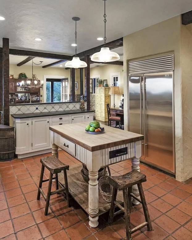 FOTO Zavirite u modernu vilu milijunašice! Ovako izgleda luksuzni ranč Kendall Jenner