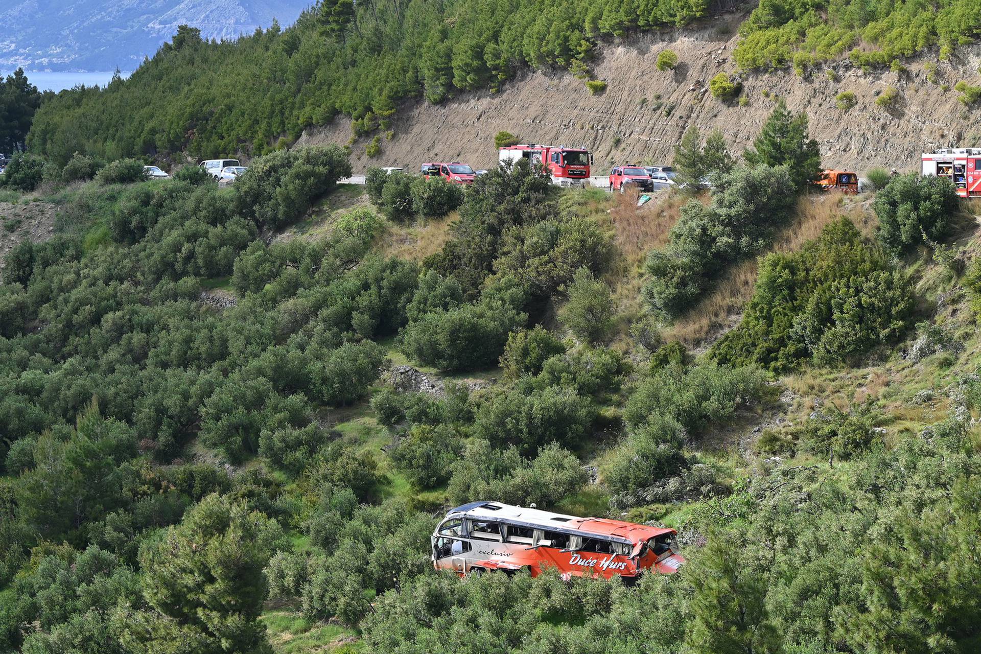 U Krvavici pored Makarske sletio s ceste autobus Duće Toursa