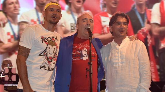 Doček u Novalji: Lovren i Dalić na bini zapjevali s Grdovićem