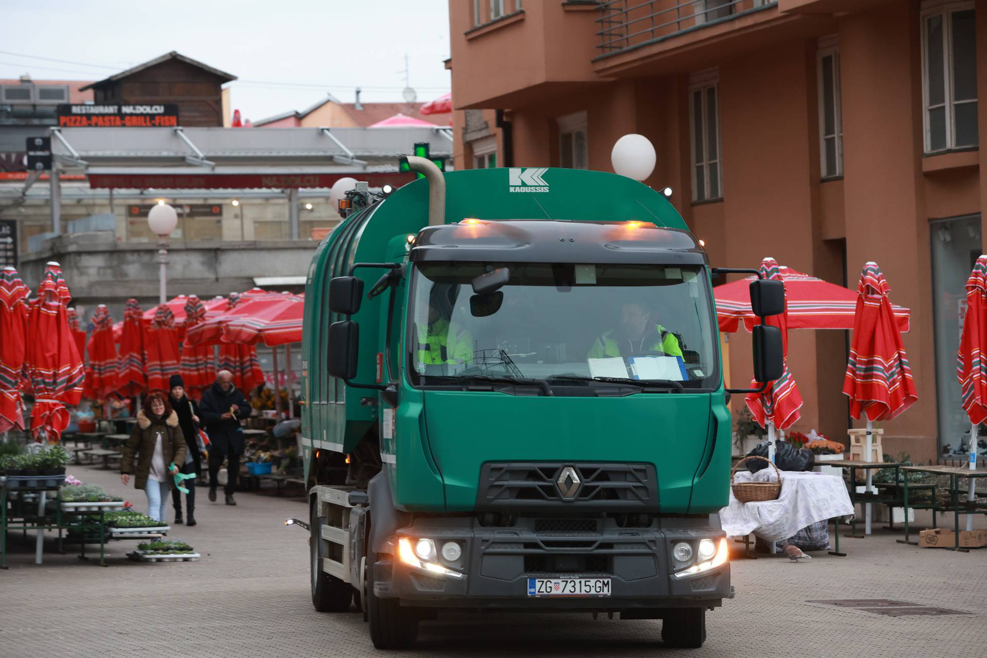 Zagreb: Interventni odvoz otpada na Splavnici