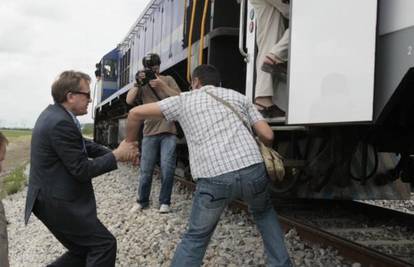 Pomagali Božidaru Kalmeti da "uhvati" vlak za Osijek