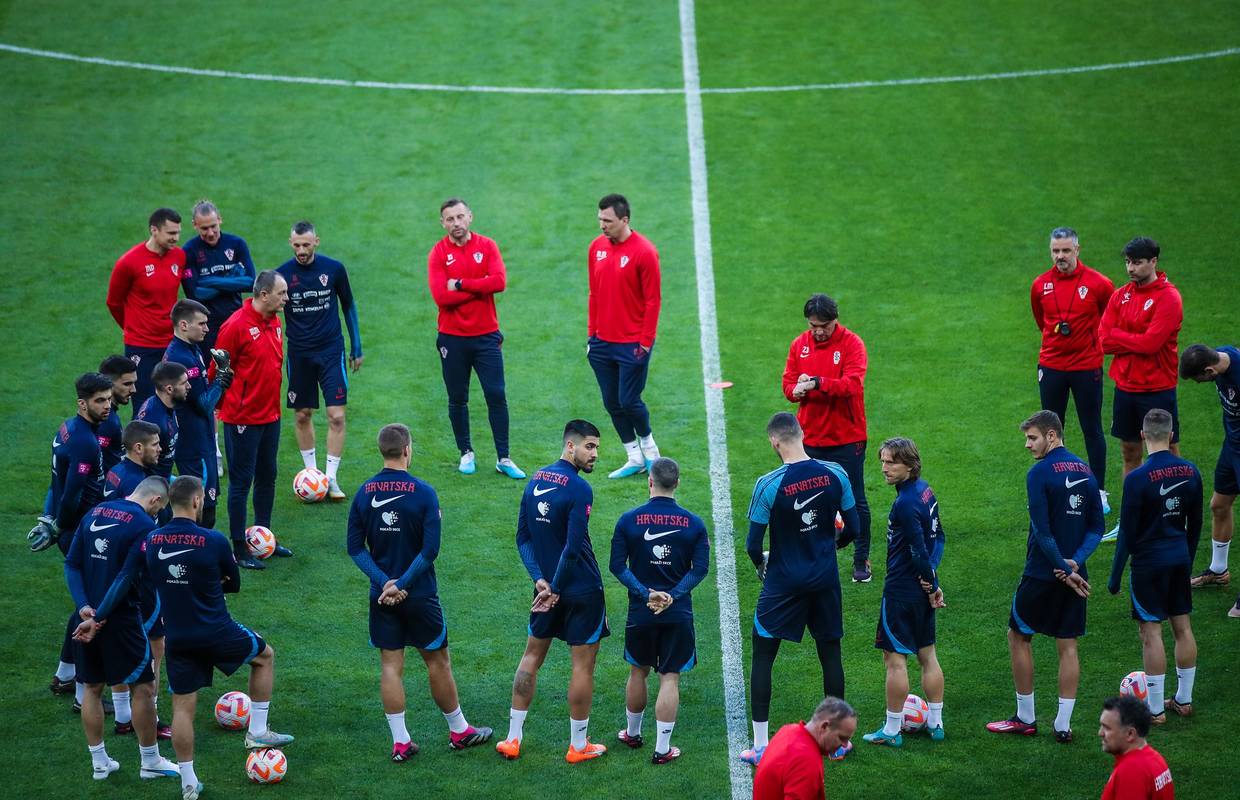 Dalićevih 11 za Tursku: Ulaze Stanišić i Pašalić, rošada na krilu. Promjena i u napadu!