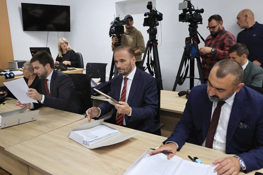 Zagreb: Početak sudjenja u aferi Po babi i stričevima