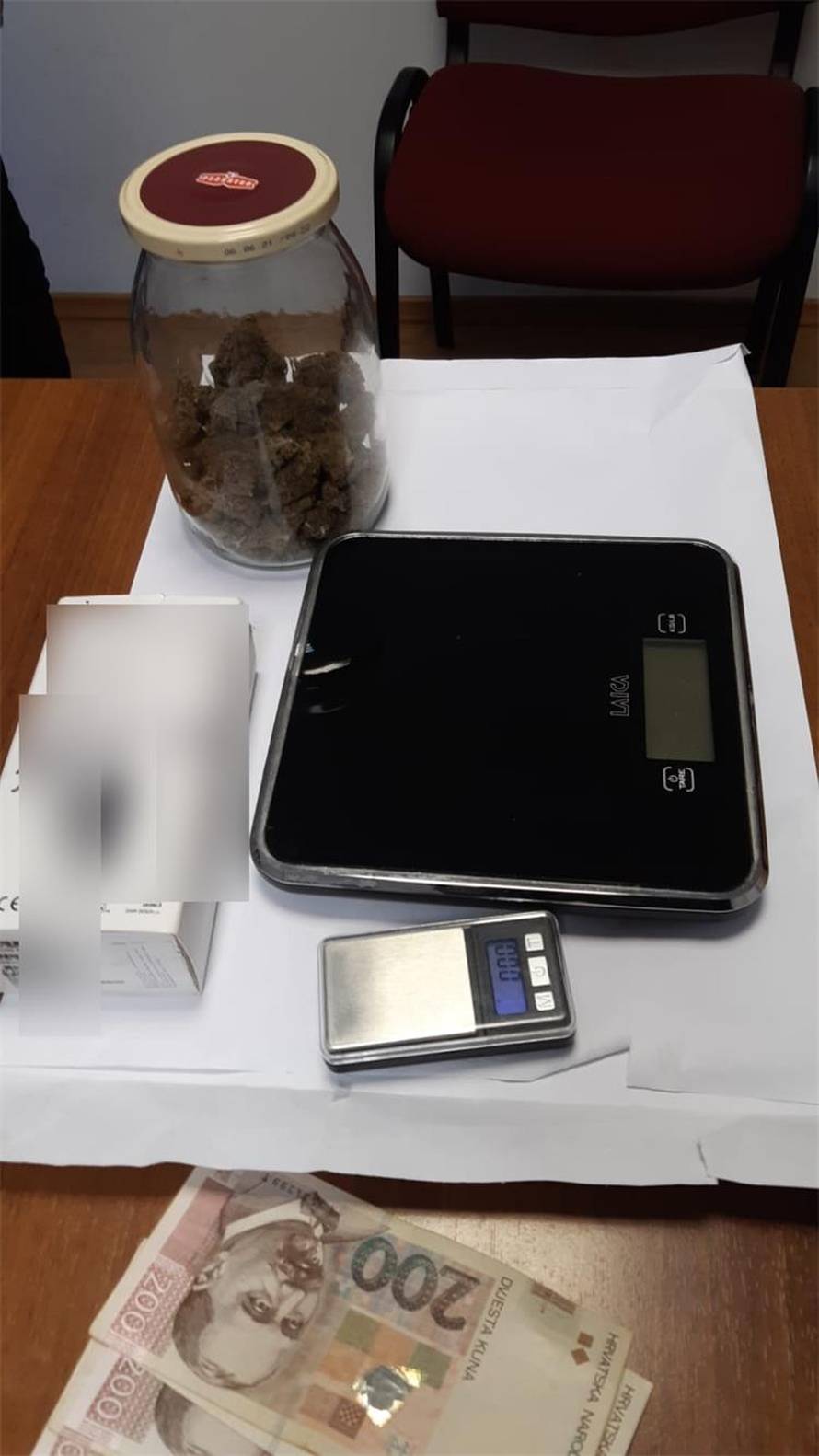 Velika akcija policije: Ulovili još dvojicu dilera, zaradili najmanje 4 milijuna kn, našli im strojnice