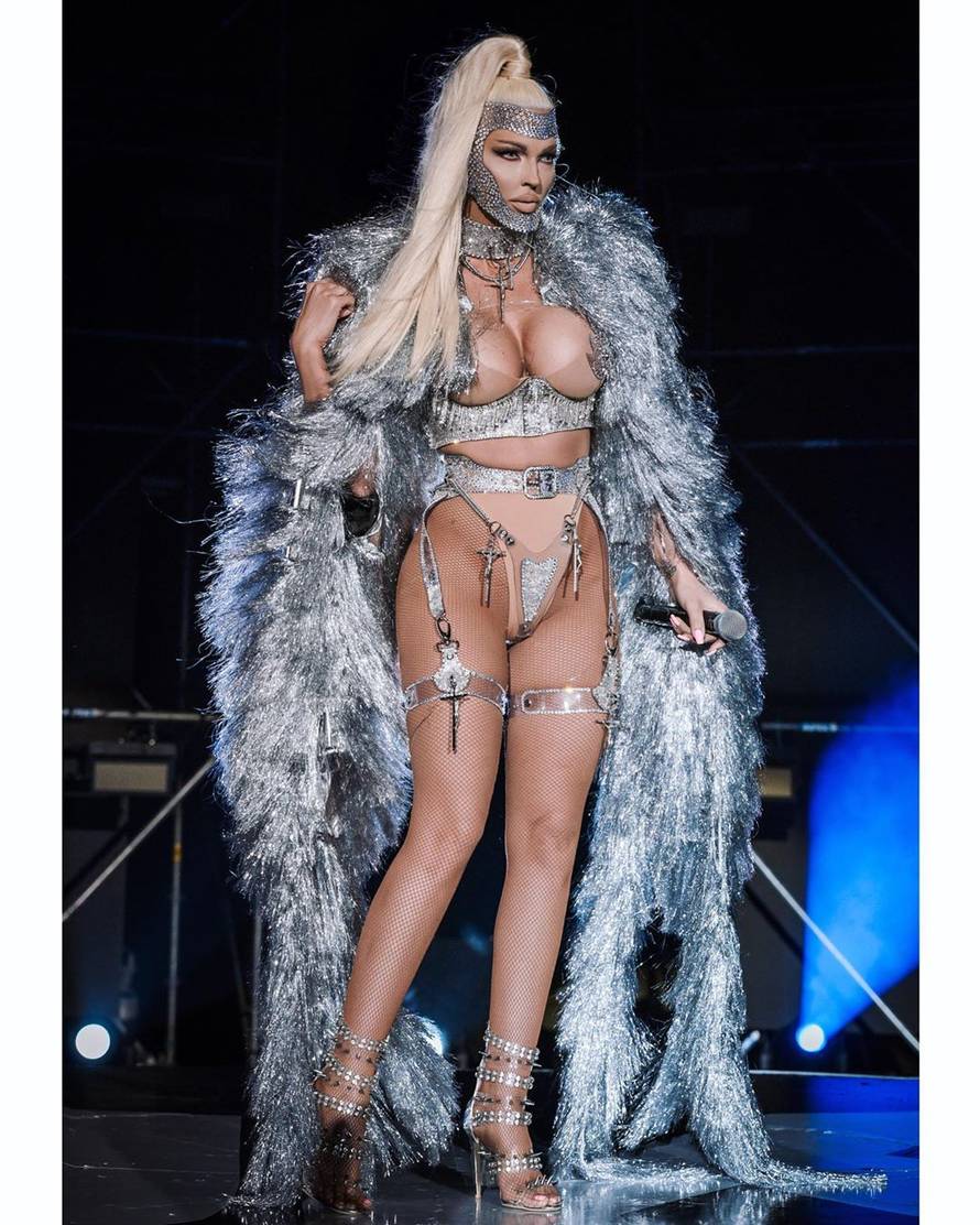 Jelena prozvala Duška: 'Hvala mužu koji nije gledao koncert'