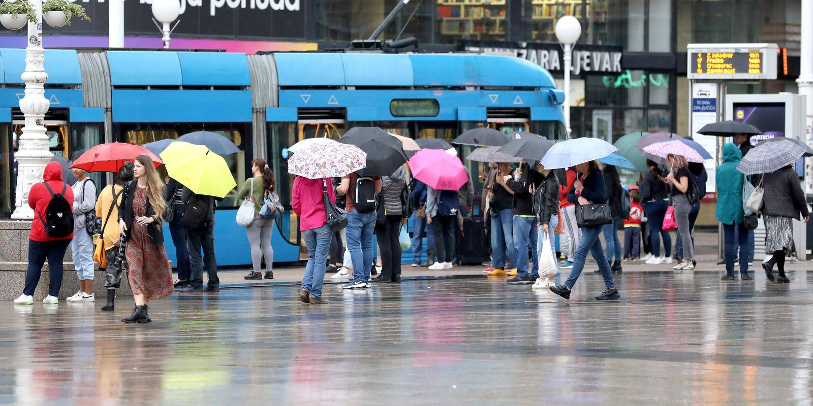 Zagreb: Kisa i dalje neprekidno pada