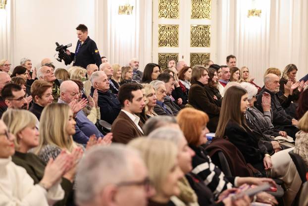 Zagreb: Promocija knjige Žene koje mašu rukama Jadranke Kosor
