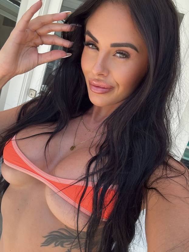 FOTO Čuvala je zatvorenike, sad traži dečka: Želim mišićavog, odanog, mora biti obdaren...