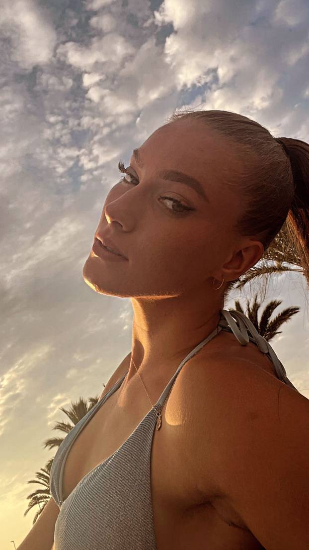 FOTO Nekoć je jahala, a danas je vrsna odbojkašica u Turskoj. Ona je 198 cm visoka senzacija