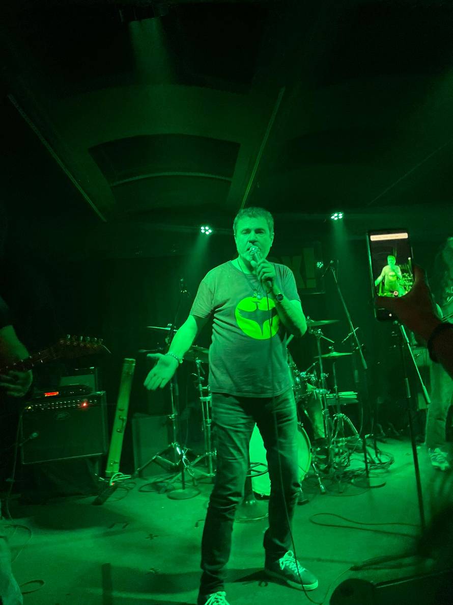 Alen Vitasović: 'Netko mi je na koncertu bacio ribu u glavu. Molim tu osobu da mi se javi!'