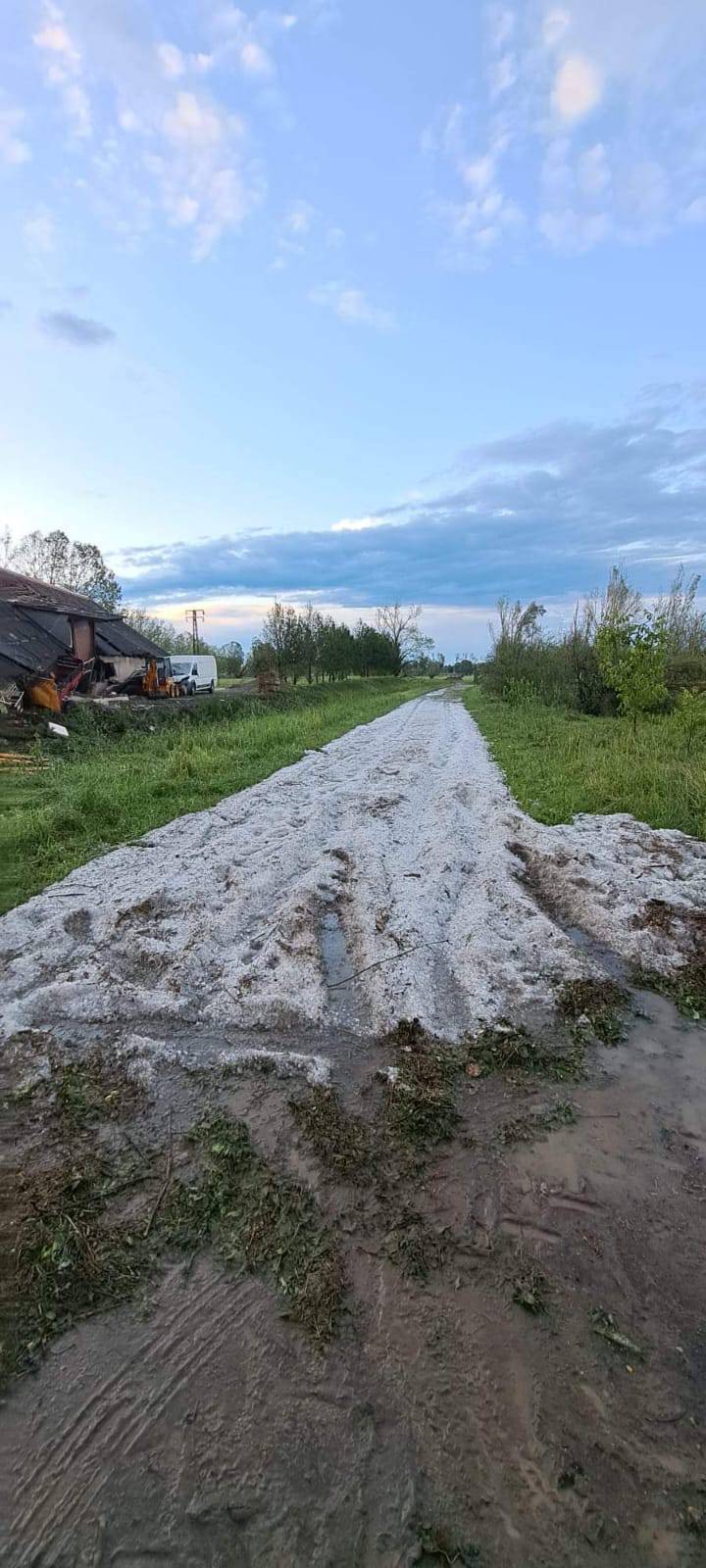 Nevrijeme im je sve uništilo: 'Nema nijedne voćke, srušio se čardak, šteta je 100.000 eura'