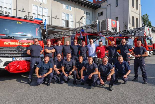 Stipe Miočić prvi se put u životu spustio niz šipku u vatrogasnoj postrojbi Zagreb