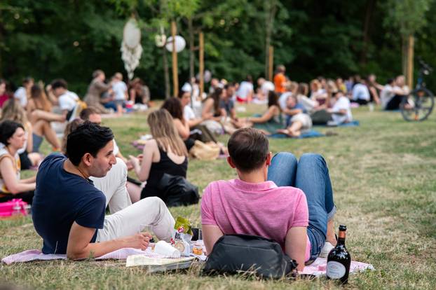 Zagreb: Mali piknik privukao je veliki broj građana 