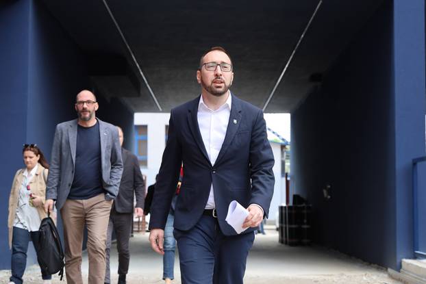 Zagreb: Tomašević  obišao  radove na dječjem vrtiću