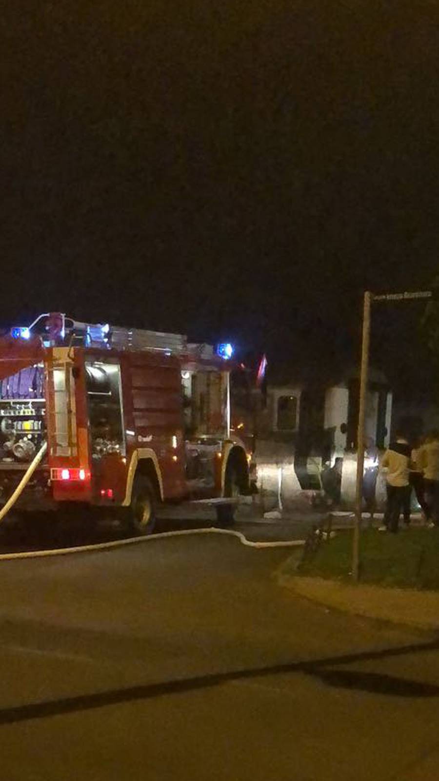 Nadvio se gusti dim: Opet su gorjeli vagoni u centru Zagreba