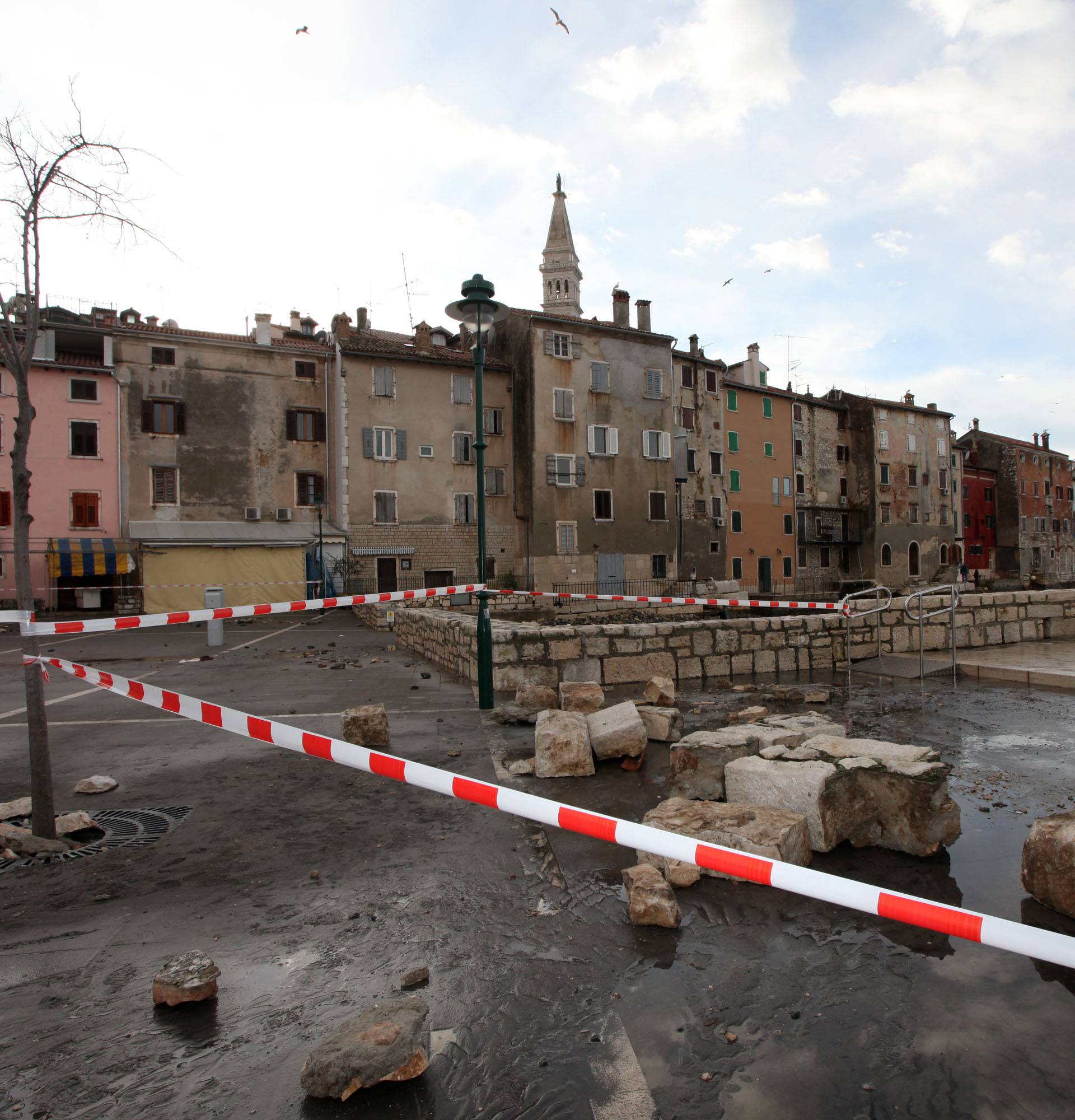 Olujni vjetar, kiša, poplave: Na udaru Istra i gradovi na obali