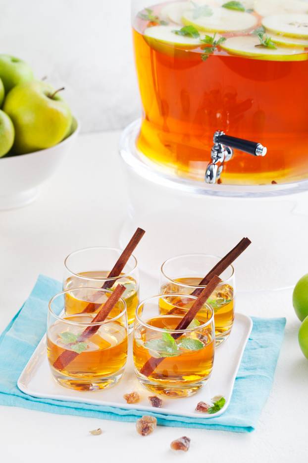 Apple, white wine punch, tea, mulled cider