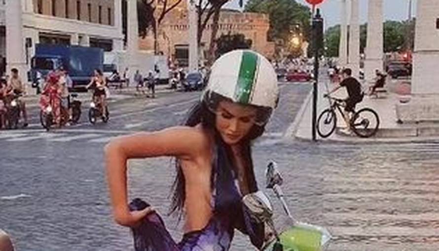 Hrvatska Megan Fox bacila se na slikanje: Od posla je kasnije odmorila samo u donjem rublju