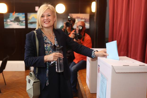 Rijeka: Kandidatkinja za gradonačelnicu Iva Rinčić glasovala je u drugom krugu lokalnih izbora