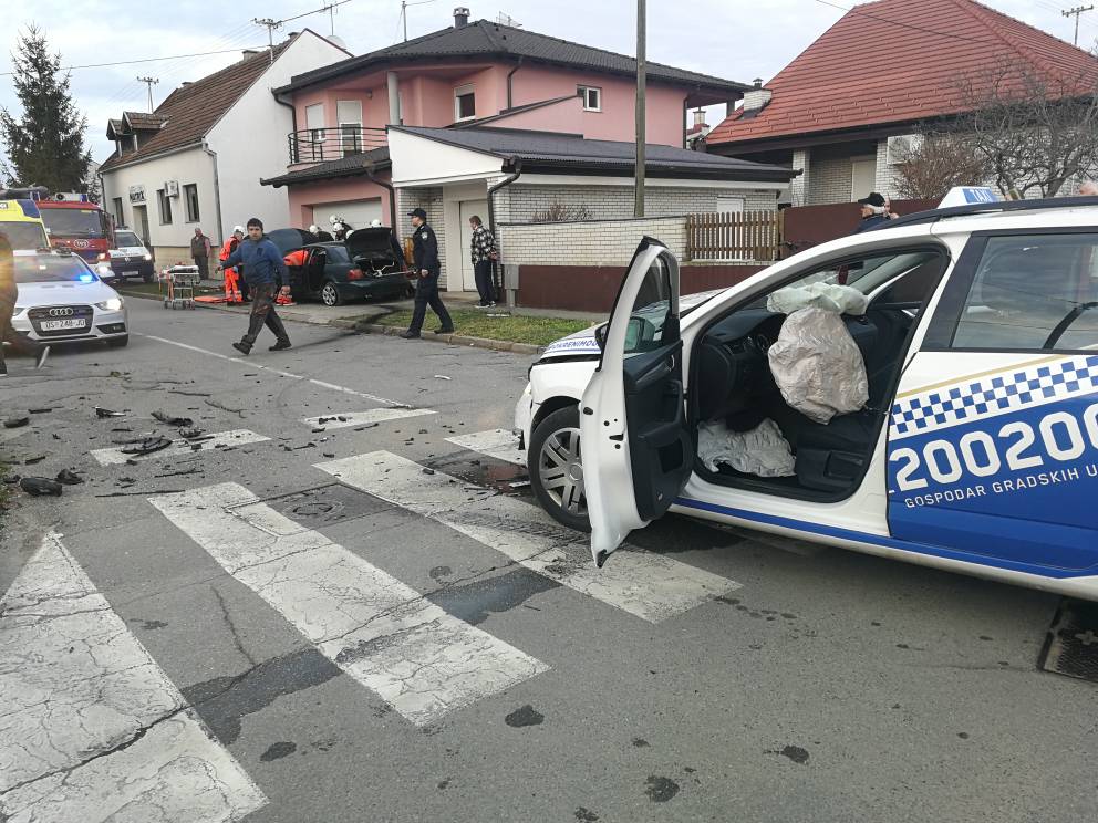 U Osijeku se sudarila dva auta, putnike iz oba odvezla je Hitna