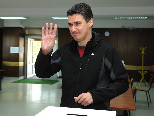 Zagreb: Zoran Milanovi? izašao na izbore ve? u 7 sati