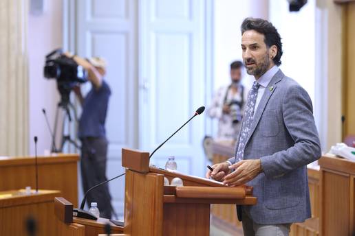 Burno u Saboru nakon Mate&scaron;ine ostavke: 'Mate&scaron;a se pravio kao da je volonter Majke Tereze...'