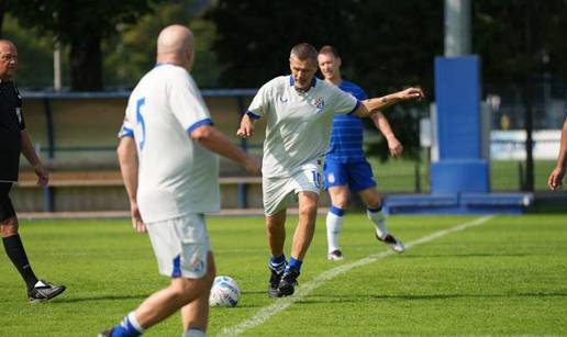 FOTO Legende Dinama ponovno u kopačkama: Boban, Zajec, Marić... zaigrali na izborni dan!