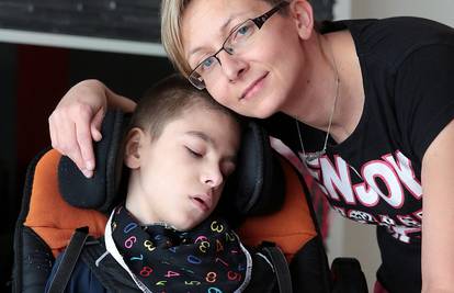 Bolna nepravda: Majka nema status zbog dva sata terapije