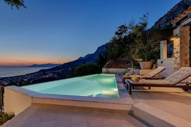 FOTO Kamena kuća stara više od stoljeća kod Makarske danas pruža odmor iz snova