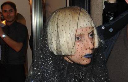 Lady GaGa, dobro da te nisam sreo u nekom mračnom kutu