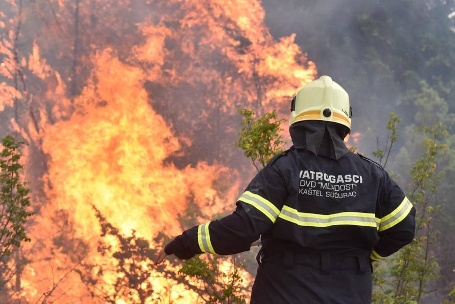 Kod naselja MihaljeviÃ¦i tijekom jutra ponovno buknuo poÅ¾ar